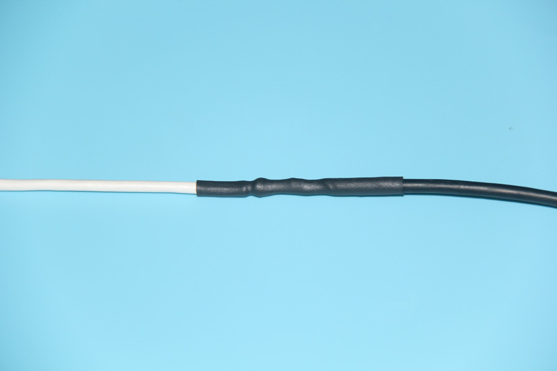 Uso correcto de tubos termorretráctiles para conectar cables.