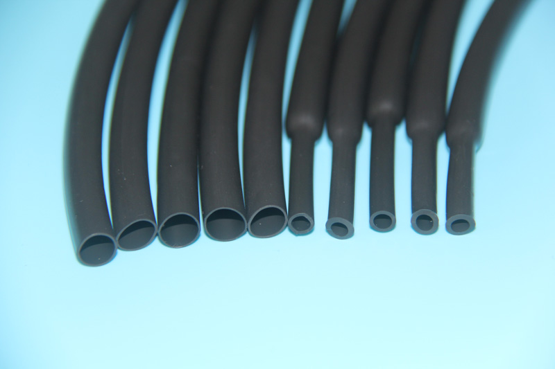 Una colección de imágenes de alta definición de tubos termocontraíbles, visualización física de imágenes de varios tipos de tubos termocontraíbles.