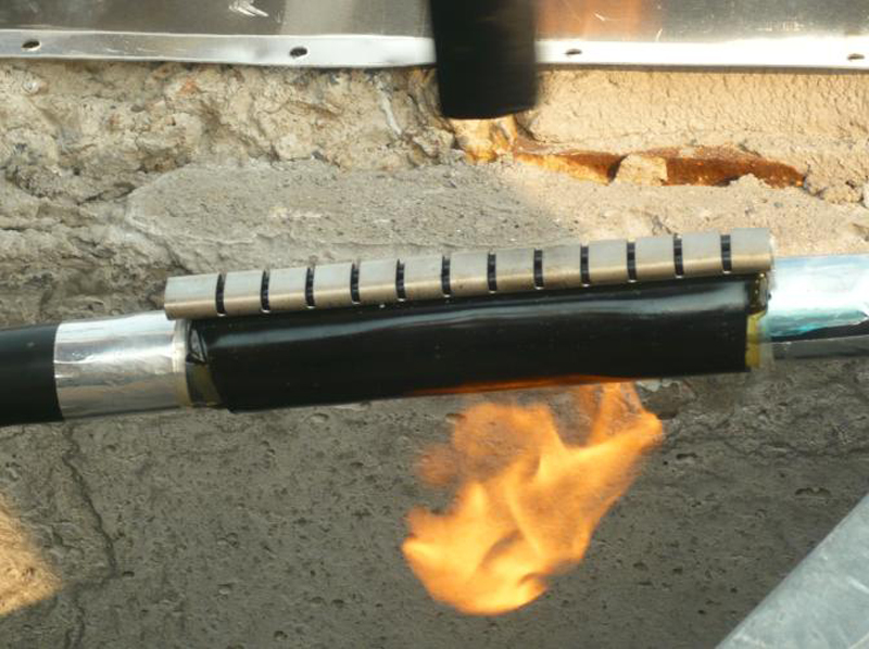 Proceso de instalación del tubo termorretráctil con cremallera, pasos gráficos detallados
